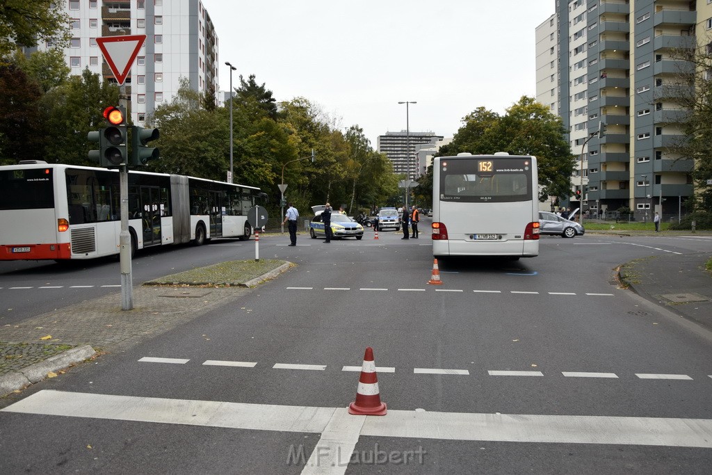 VU Bus Pkw Koeln Porz Gremberghoven Steinstr Konrad Adenauerstr P35.JPG - Miklos Laubert